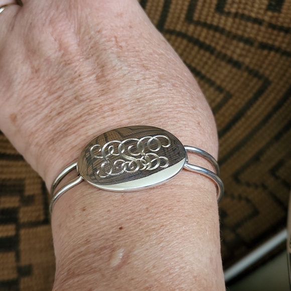 Beautiful Vintage Tiffany & Co. Sterling Bracelet in Original Pouch/Box - Picture 9 of 13